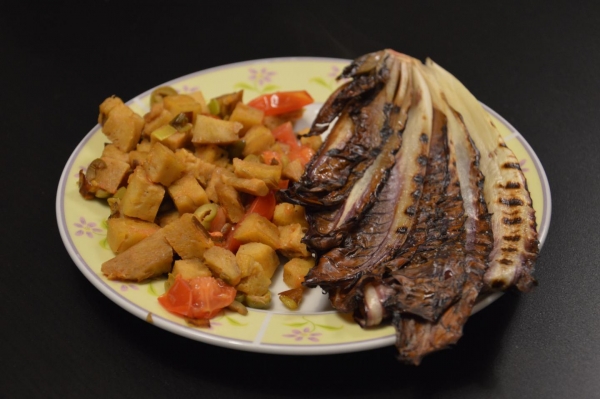 Seitan alla cacciatora, radicchio grigliato