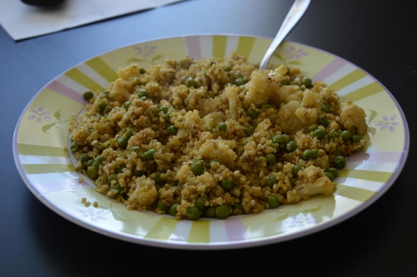 Quinoa e saraceno con piselli e cavolfiori