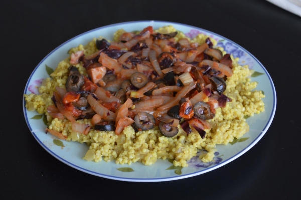Miglio alla curcuma con verdure spadellate