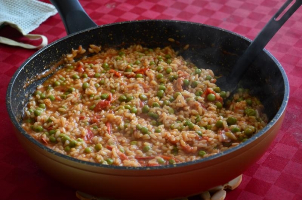 Orzo con piselli e pomodoro