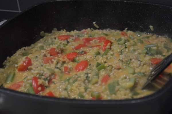 Zuppa d&#039;orzo e saraceno con asparagi