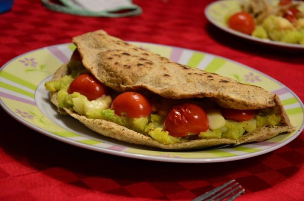 Piadina con verza saltata con patate e pachino